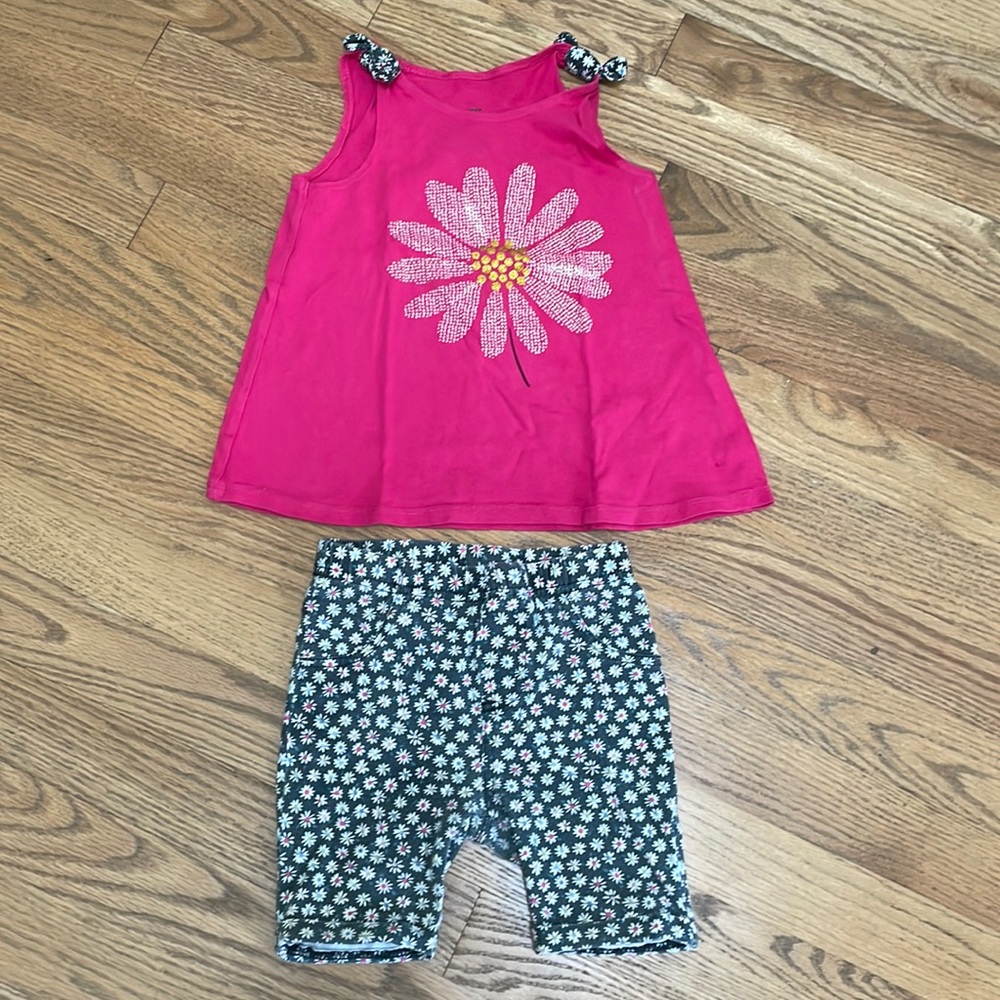 Two pieces shirt and short. Size 24M